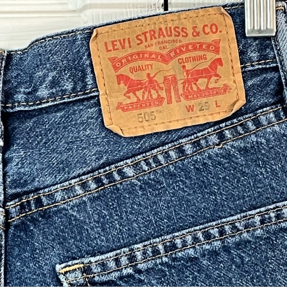 LEVI’S 505 Distressed Medium Stone Washed Chewed Hem Cut Off Upcycled Jean Short - Picture 9 of 13